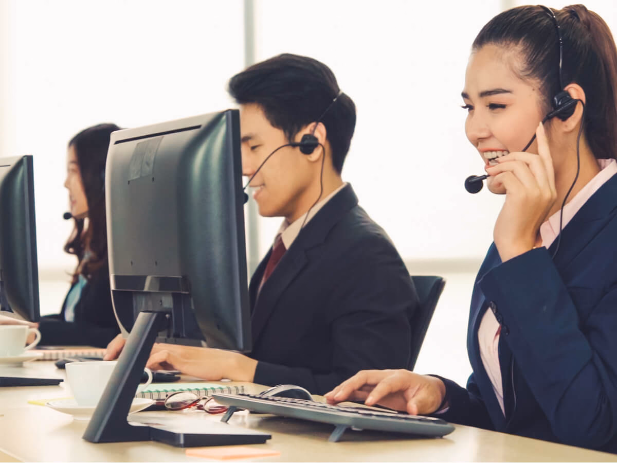 Nhân viên hỗ trợ khách hàng tư vấn dịch vụ Bảo trì và vận hành tận tình